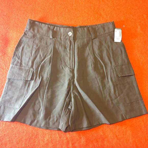 Khaki green flowy cargo short made in Italy NWT - Picture 2 of 11